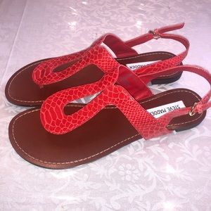 Steve Madden Patent Red Thong Sandals Size 10M🌺